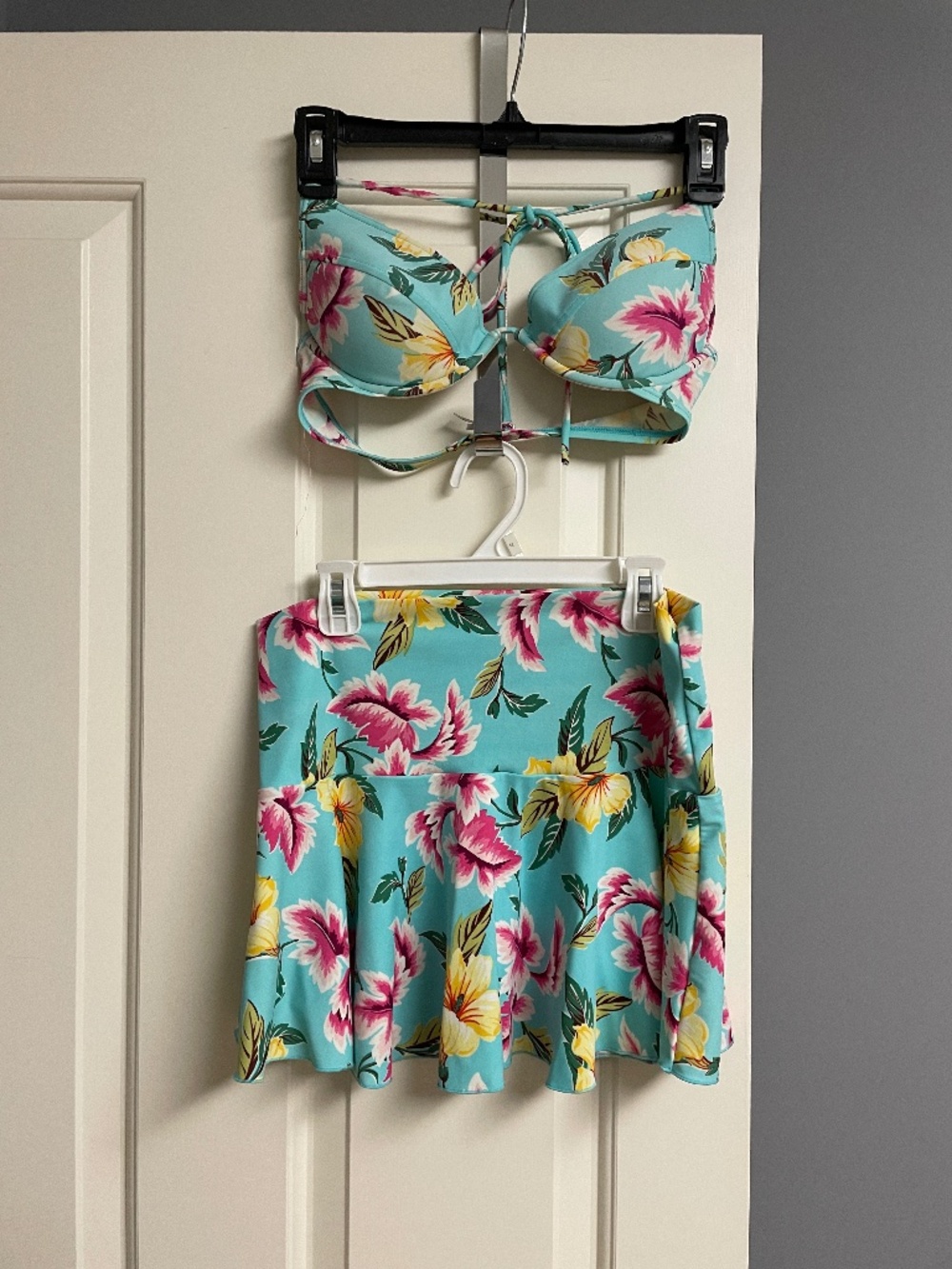 Victoria’s Secret Bathing Suit Top Matching Skirt, 34B, S, Women, Floral